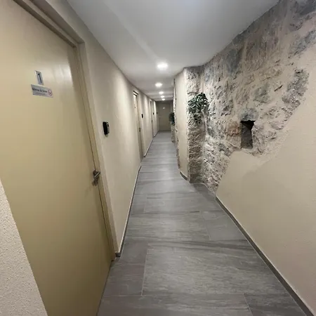 Les Orangers 아파트 멍똥